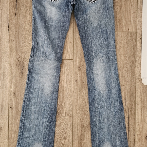 Vintage Miss Me Jeans – Timeless Style with Unique Character - Picture 8 of 8